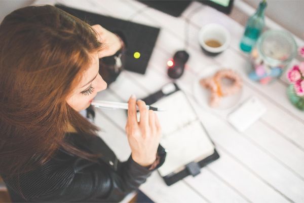 rouw vergelijkt boekingssystemen met Mollie voor haar praktijk of studio